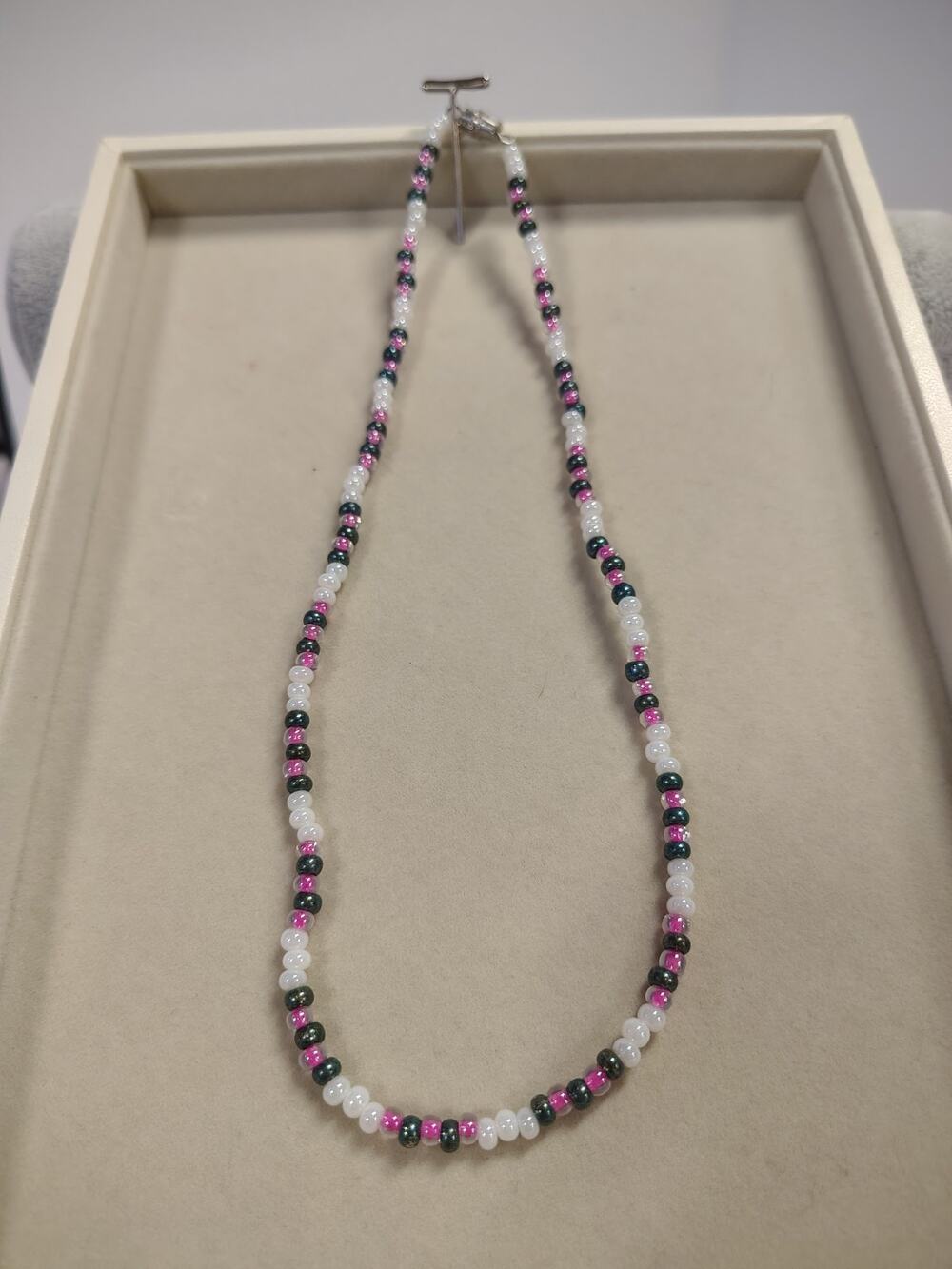 Vintage Glass Bead Necklace 16โ Jade Green, White & Pink Beads Screw Closure